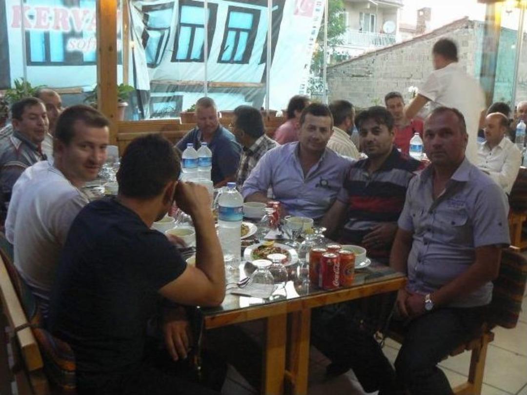 Boz&uuml;y&uuml;k Dolmuş&ccedil;ular Derneği&rsquo;nden İftar Yemeği