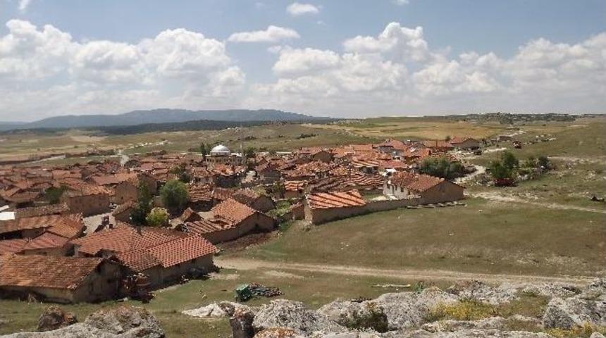 Şifa Arayanlardan Azizdede T&uuml;rbesine B&uuml;y&uuml;k Rağbet