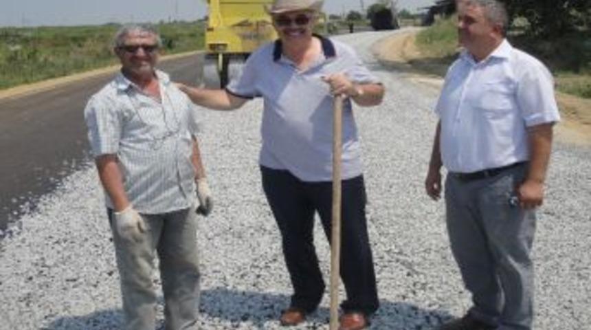 Uzunk&ouml;pr&uuml;&rsquo;de K&ouml;y Yolları Asfaltlanıyor