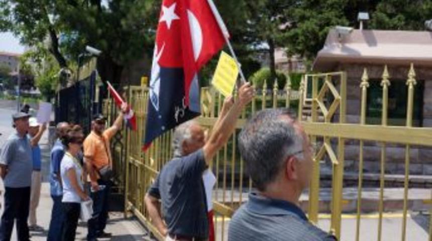 Genelkurmay &Ouml;n&uuml;nde 'Duran Adam' Eylemi