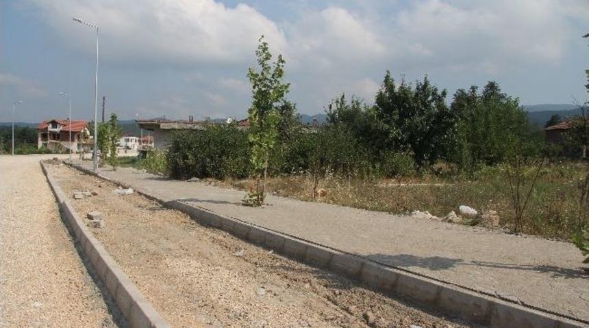 Hendek&rsquo;te Yeni A&ccedil;ılan Bulvara Bisiklet Yolu Yapılıyor