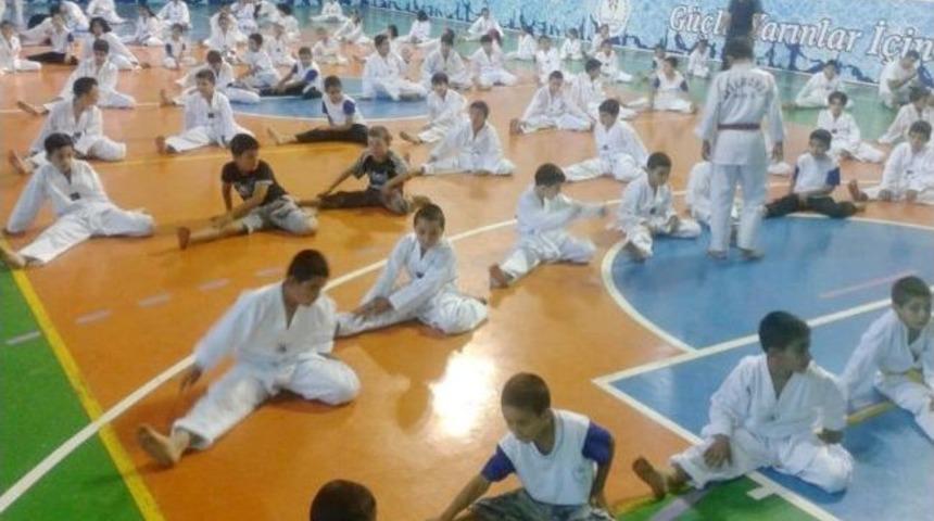 Aksaray'da Yaz Spor Okullarına 5 Bin 195 &Ouml;ğrenci Kayıt Oldu