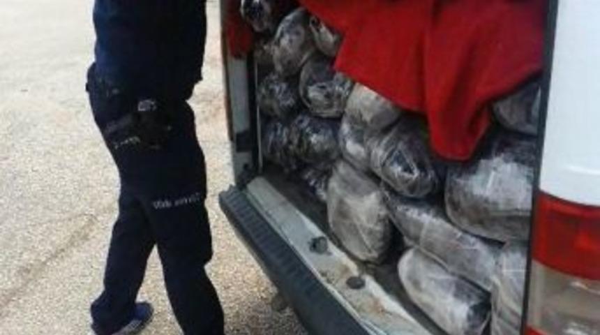 Uyuşturucu Operasyonları S&uuml;r&uuml;yor: 26 Kişi Tutuklandı