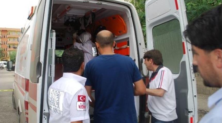 Eşini &Ouml;nce Bı&ccedil;akladı, Sonra Rehin Tuttu