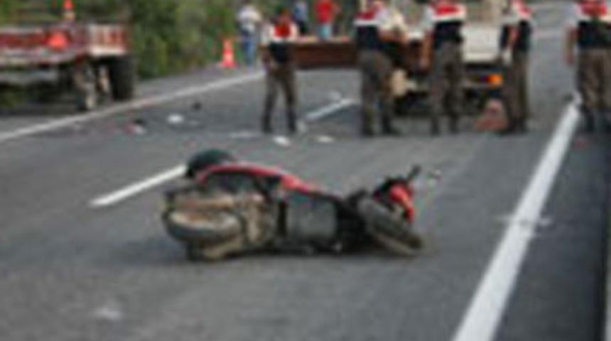 Trafiğe kapalı yolda kaza; 2 &ouml;l&uuml;