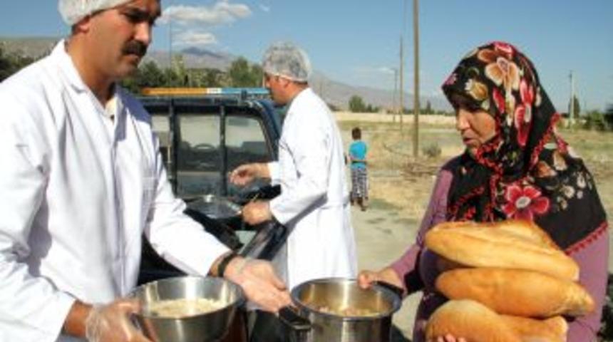 Erzincan Belediyesi Iftar Yemeklerini Evlere Dağıtıyor