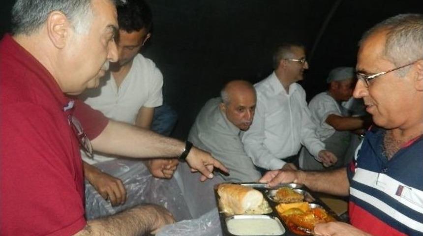 Karabağlar'da İftarlıklar Başkanlardan