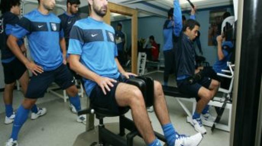 Osman &Ouml;zk&ouml;yl&uuml;, Y&uuml;ksek Tempoda &Ccedil;alışan Oyuncularını Tebrik Etti