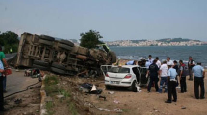 Şerit ihlali faciası: 3 &ouml;l&uuml;