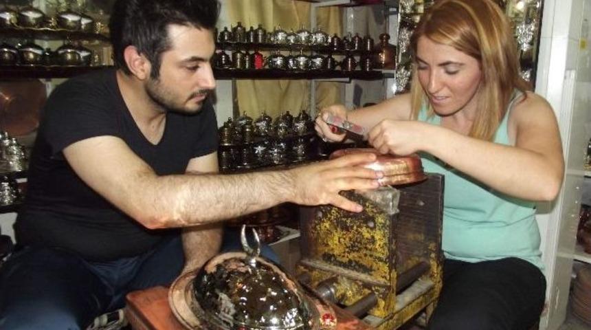 Diyarbakır'da Kadın Bakır Ustaları Yetişiyor