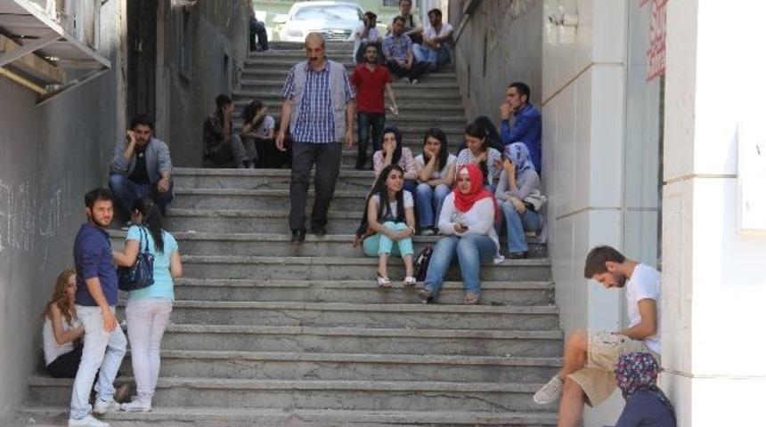 &Ouml;ğrencilerin Yaz Okulu İ&ccedil;in Har&ccedil; Kuyruğu