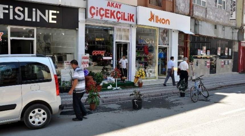 Tezg&acirc;hı Kaldırılan Esnaftan 10 Dakikalık &Ccedil;&ouml;z&uuml;m