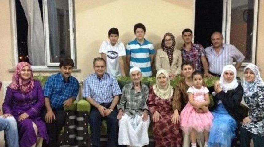 Vali Tapsız, Suriyelilerin Evinde İftar Yaptı