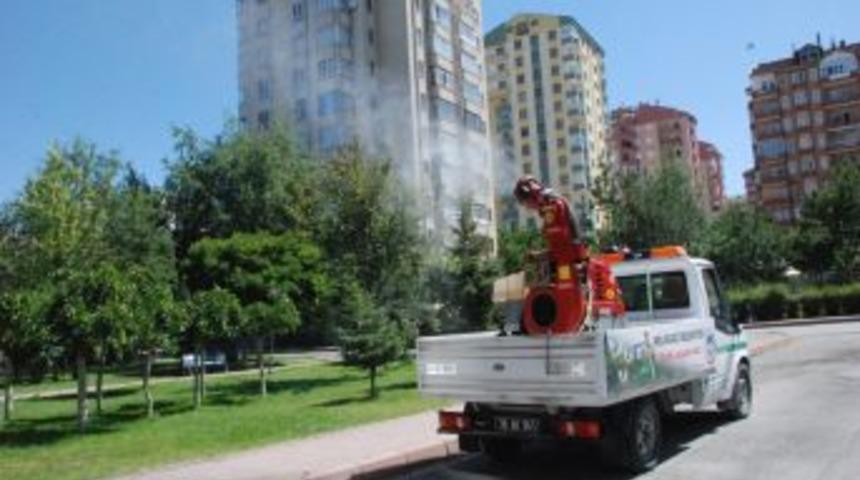 Belediye, Yeni Ara&ccedil;larla Parkları Ila&ccedil;lıyor