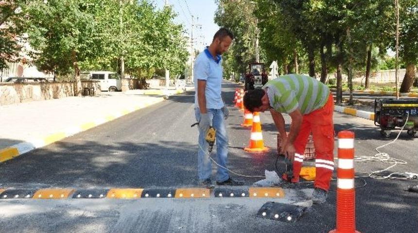 Torbalı'da Hız Kesici Kau&ccedil;uk Kasisler Trafiği Rahatlattı