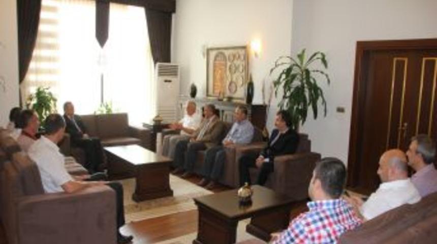 Sakaryaspor&rsquo;un Yeni Y&ouml;netimi Vali B&uuml;y&uuml;k&rsquo;&uuml; Ziyaret Etti