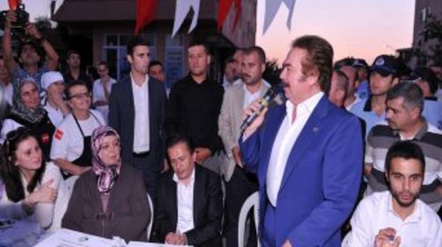 Orhan Gencebay, Tuzla'da Sokak Iftarına Katıldı