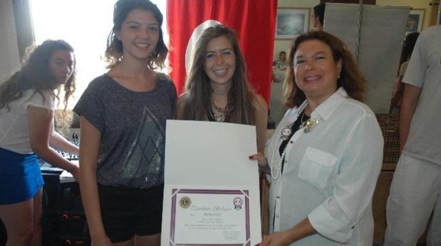 Onbir &Uuml;lkeden 23 Gen&ccedil; İzmir'de Buluştu