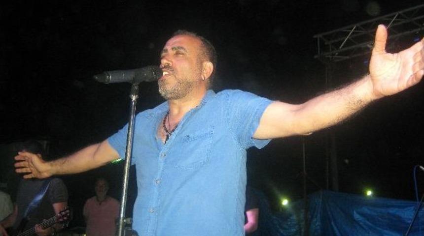 Samandağ'da Haluk Levent R&uuml;zgarı