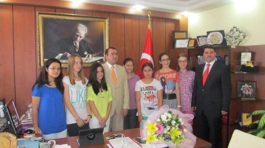 Başarılı &Ouml;ğrenciler, &Ouml;d&uuml;llendirildi