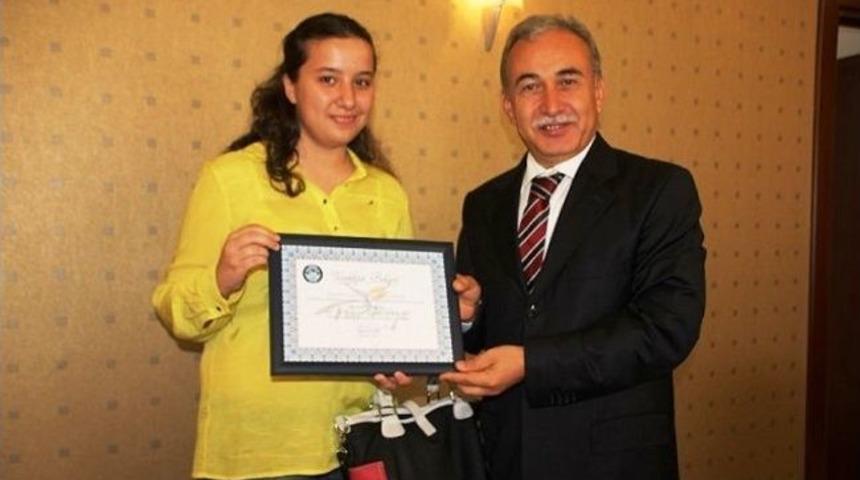 Vali Mustafa B&uuml;y&uuml;k&rsquo; Den Serra &Ccedil;elikel&rsquo;e Teşekk&uuml;r Belgesi