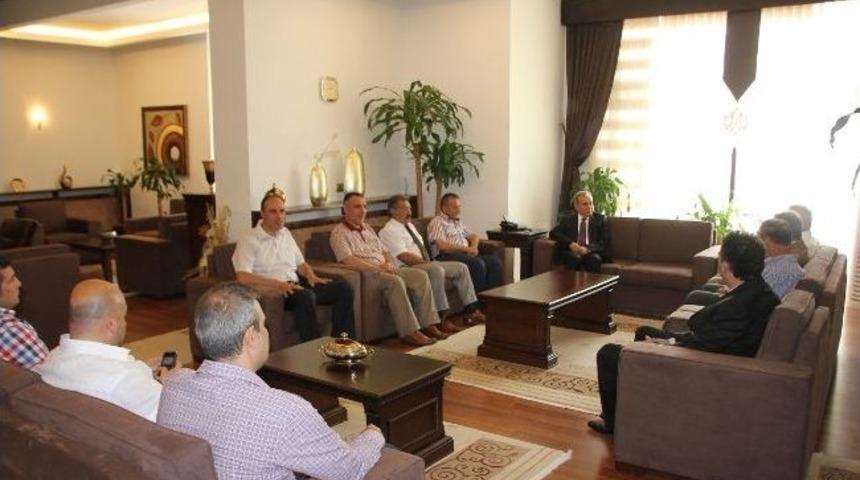 Sakaryaspor Yeni Y&ouml;netimi Vali B&uuml;y&uuml;k'&uuml; Ziyaret Etti