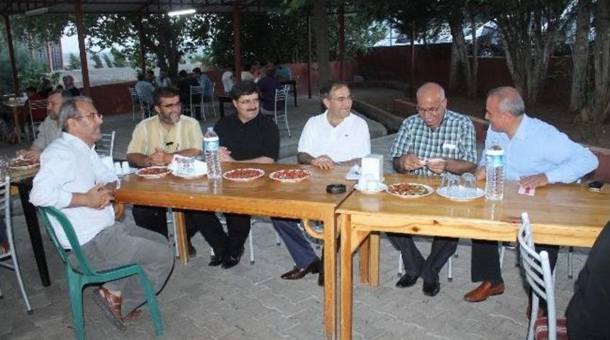 Suriyeli Yetimlere İftar Yemeği Verildi