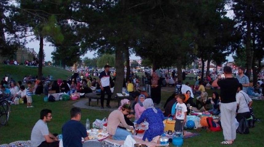 Sadakat&rsquo;ten Kardeşlik İftarı