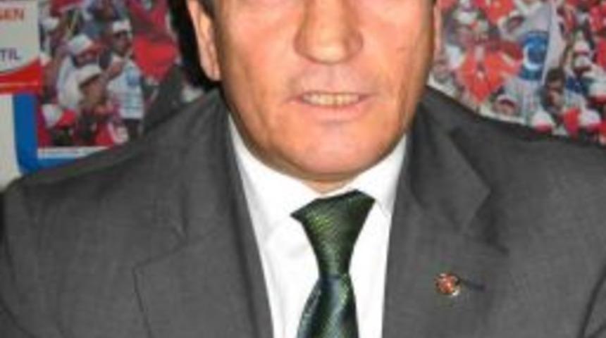 "Bir Memur Oru&ccedil; A&ccedil;mak I&ccedil;in Maaşının &Uuml;&ccedil;te Ikisini Ayırmak Zorunda"