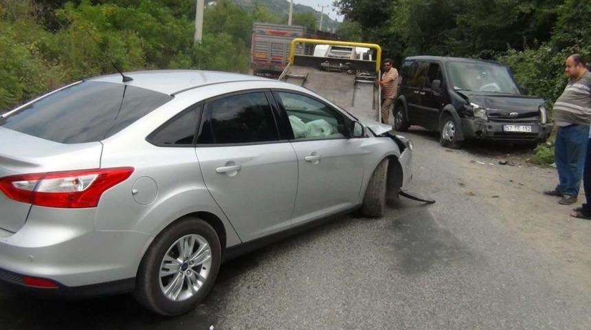 Hastaneye Giderken Kaza Yaptılar: 1 Yaralı