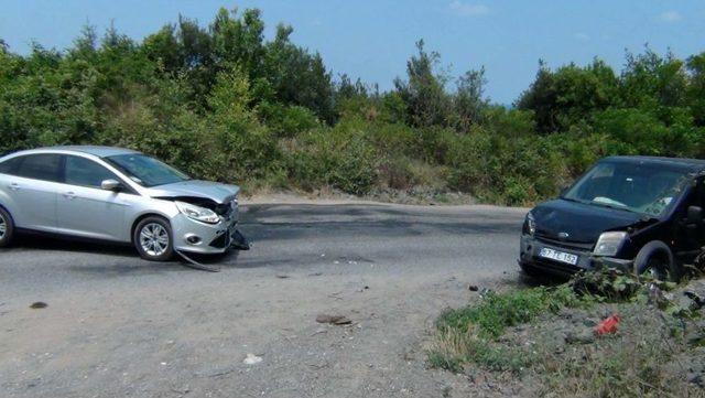 Hastaneye Giderken Kaza Yaptılar: 1 Yaralı