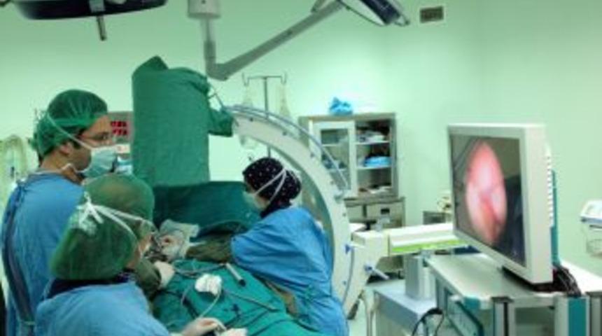 Nevşehir&rsquo;de Ilk Kapalı B&ouml;brek Taşı Ameliyatı