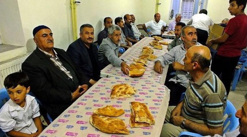 Ak Parti&rsquo;den Mahallelilere İftar Yemeği