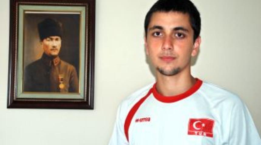 Galatasaraylı Gen&ccedil; Voleybolcu Berk Yılmaz: Gelecekte İsve&ccedil;'te Oynamak Istiyorum