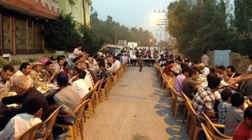 Erciş Kaymakamlığı K&ouml;ylerde İftar Programı D&uuml;zenleniyor