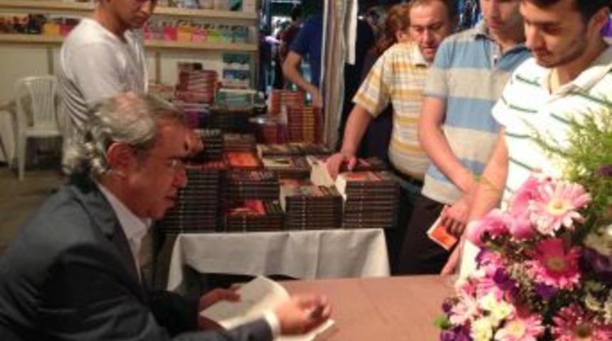 Emirsultan&rsquo;da Kitap Ş&ouml;leni