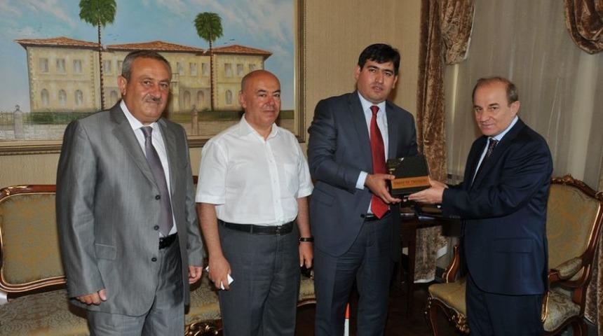 AKDİM &Uuml;yelerinden Vali &Ouml;zt&uuml;rk&rsquo;e Ziyaret