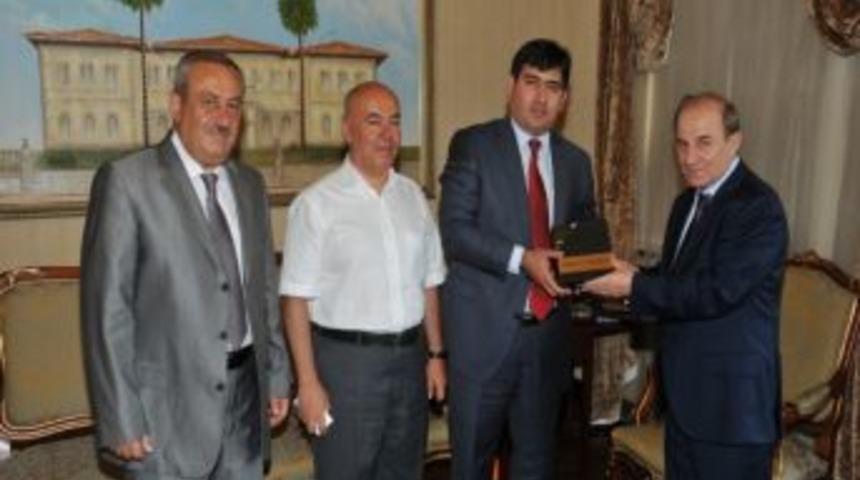 Akdim&rsquo;den Vali &Ouml;zt&uuml;rk&rsquo;e Ziyaret