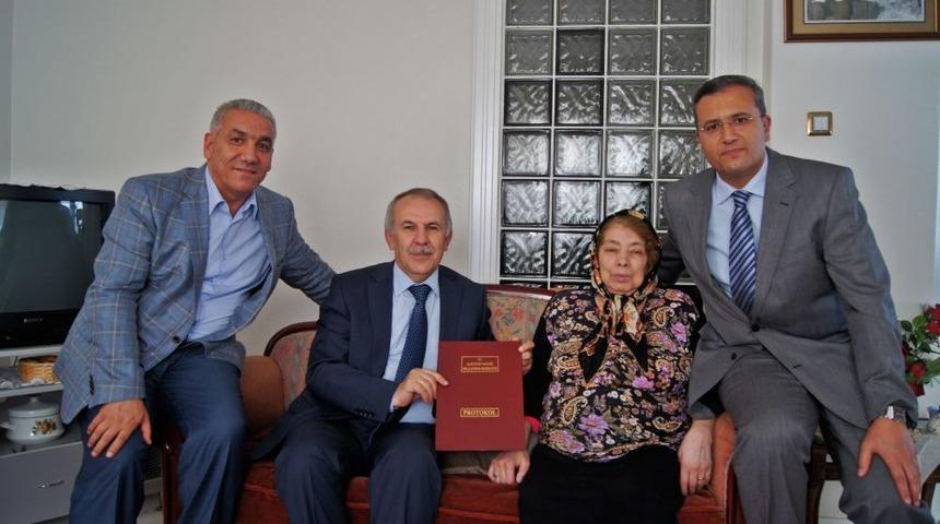 B&uuml;t&uuml;n Gayrimenkullerini Okul Yaptırmak I&ccedil;in Milli Eğitim'e Bağışladı