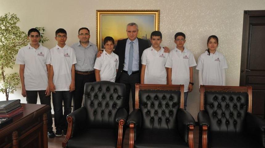 SBS Şampiyonları Kaymakam Se&ccedil;ilmiş'i Ziyaret Etti