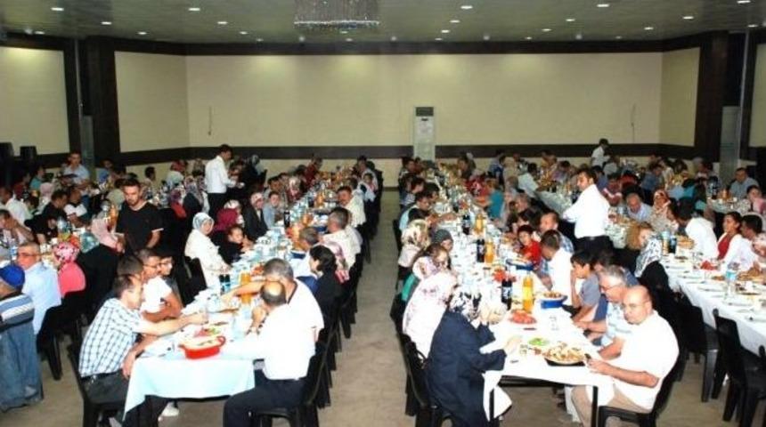 Gediz Belediye Personeli Ve Y&ouml;neticileri İftar Yemeğinde Buluştu