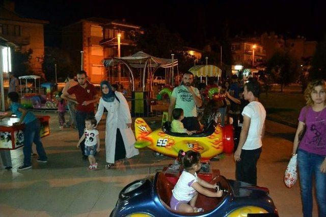 Bigadi&ccedil; te Halk Afacan Parkında Eğleniyor 1