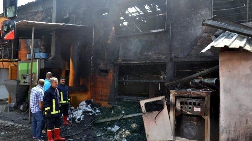 Balıkesir'de 20 Bin Tavuk Yangında Telef Oldu