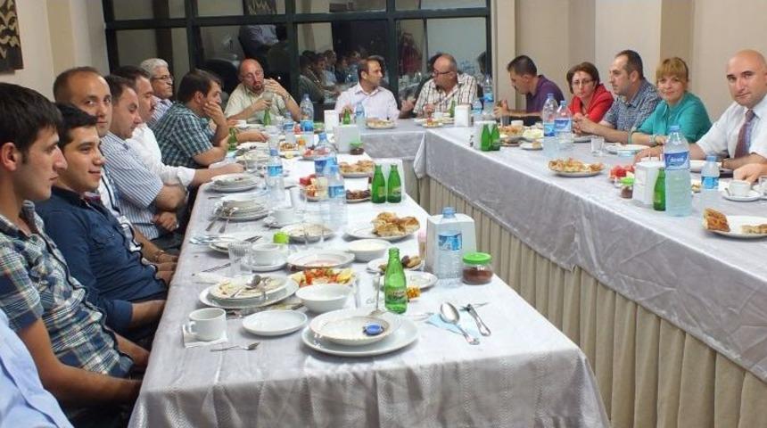 HOSİAD Iftar Yemeğini Verdi