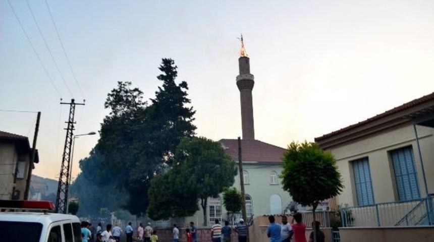Minareyi Elektrik Değil Alevler Aydınlattı