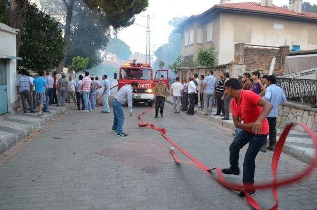 Minareyi Elektrik Değil Alevler Aydınlattı