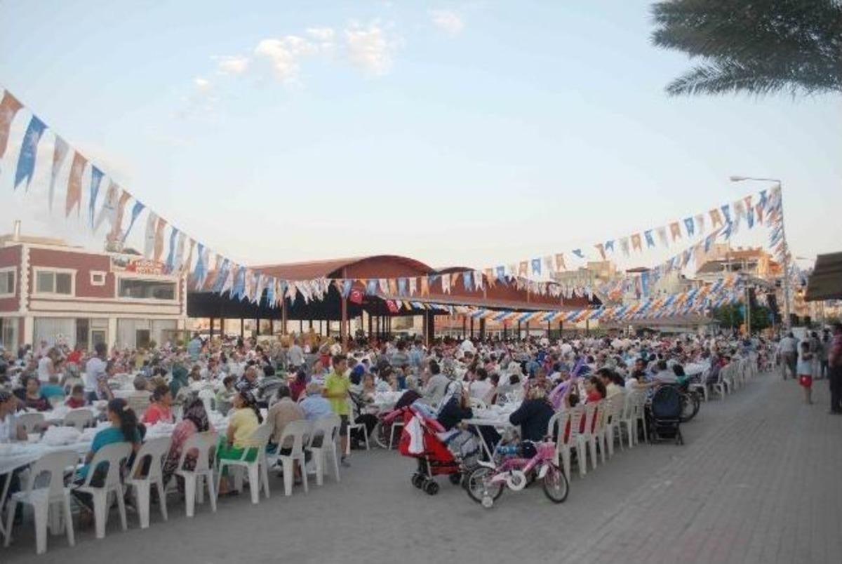 Manavgat&rsquo;ta Ak Parti&rsquo;den İftar Yemeği