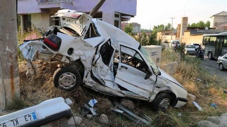 '&ouml;l&uuml;m Kavşağı'nda Yine Kaza