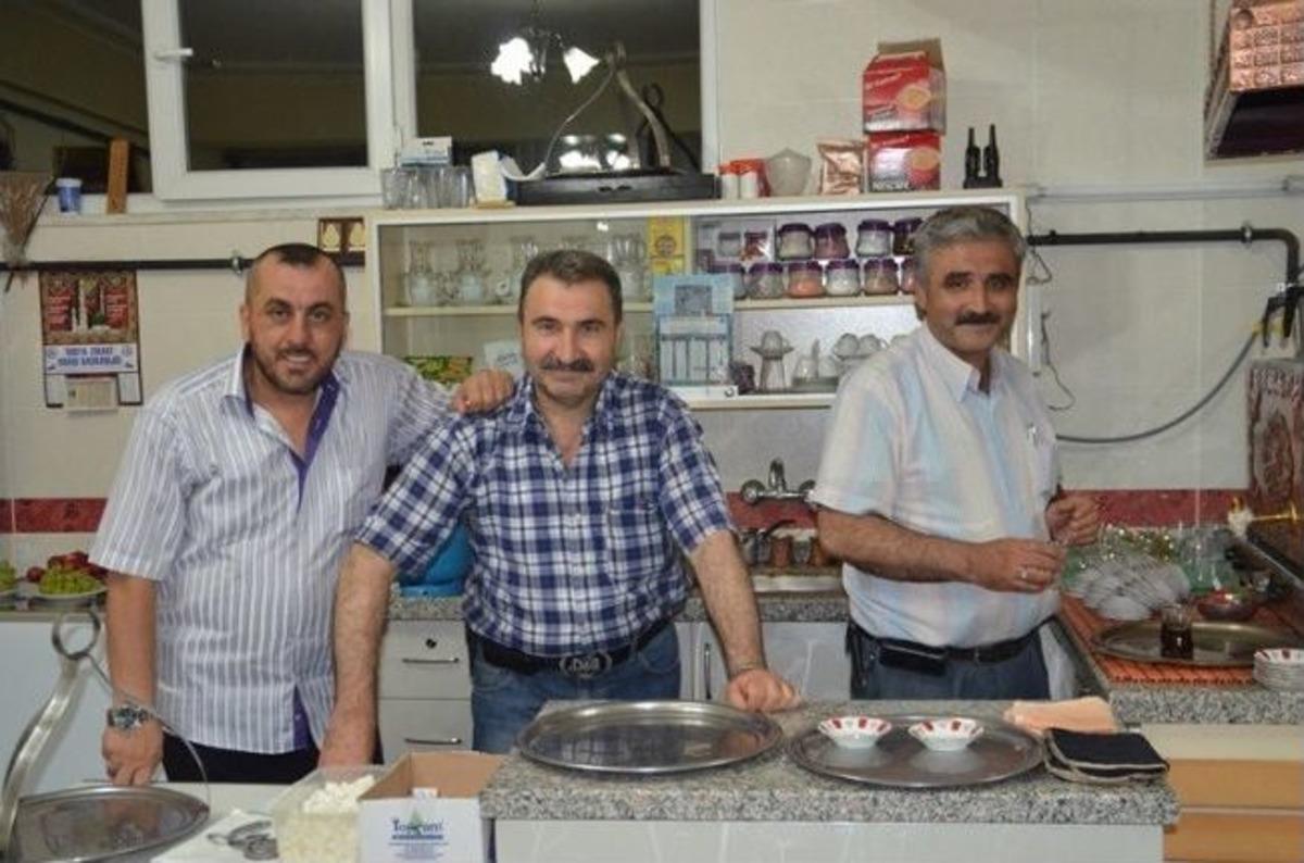 Tosya&rsquo;da Esnaf Ramazan Gecelerinde Sohbet Ve Muhabbet Sofrası Kuruyor