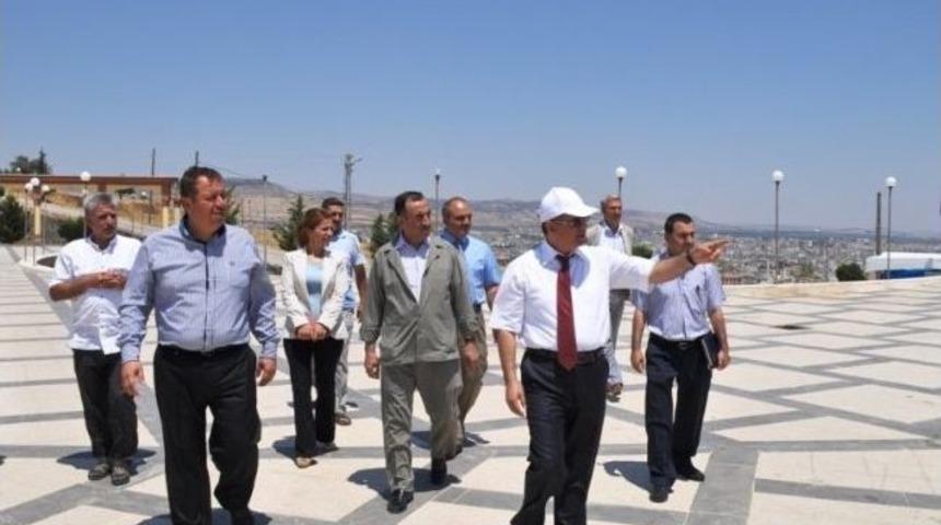 Vali Tapsız, Tarihi Mekanları Gezdi